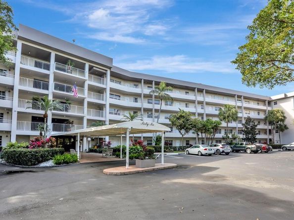 565 Oaks Ln 103, Pompano Beach FL 33069