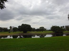 565 Oaks Ln 103, Pompano Beach FL 33069