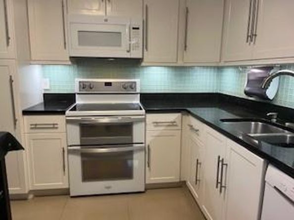 565 Oaks Ln 103, Pompano Beach FL 33069