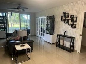 565 Oaks Ln 103, Pompano Beach FL 33069