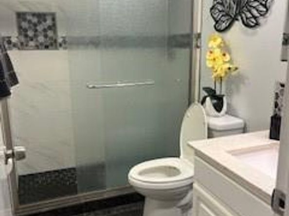 565 Oaks Ln 103, Pompano Beach FL 33069