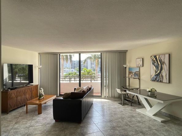 3505 S Ocean Drive 203, Hollywood FL 33019