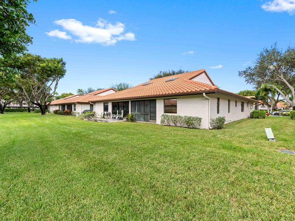 6126 Sunny Pointe Circle, Delray Beach FL 33484