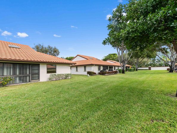 6126 Sunny Pointe Circle, Delray Beach FL 33484