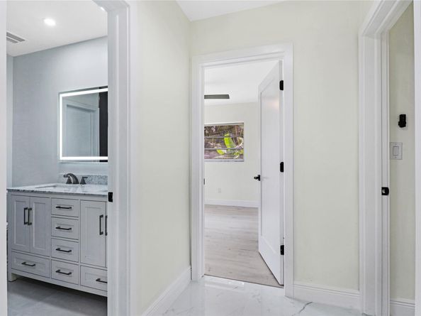 5900 SW 17th St, Plantation FL 33317