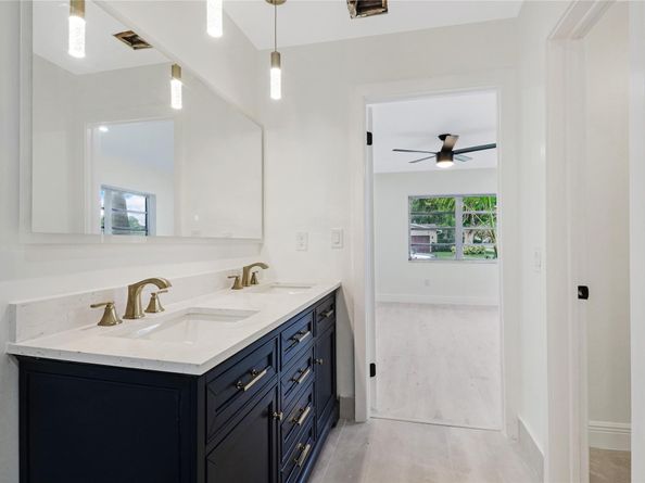 5900 SW 17th St, Plantation FL 33317