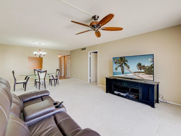 427 Golden Isles Dr 14B, Hallandale Beach FL 33009