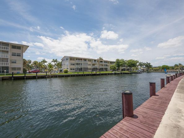 427 Golden Isles Dr 14B, Hallandale Beach FL 33009