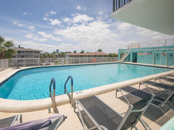 427 Golden Isles Dr 14B, Hallandale Beach FL 33009