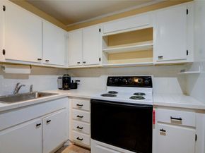 427 Golden Isles Dr 14B, Hallandale Beach FL 33009