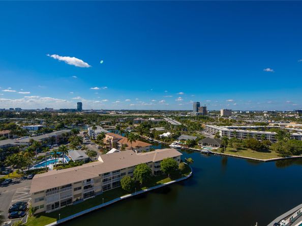 427 Golden Isles Dr 14B, Hallandale Beach FL 33009
