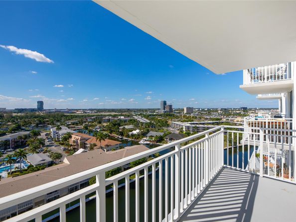427 Golden Isles Dr 14B, Hallandale Beach FL 33009