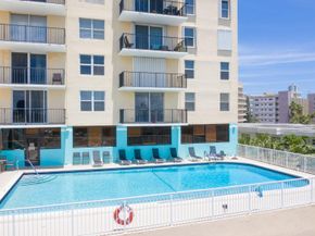 427 Golden Isles Dr 14B, Hallandale Beach FL 33009