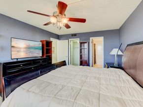 427 Golden Isles Dr 14B, Hallandale Beach FL 33009