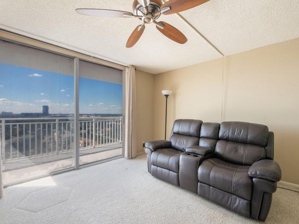 427 Golden Isles Dr 14B, Hallandale Beach FL 33009