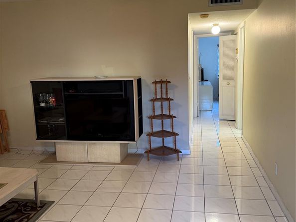 3081 NW 47th Ter 206, Lauderdale Lakes FL 33313