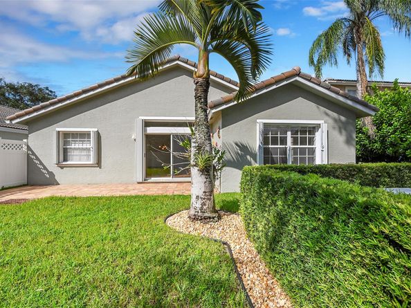 8540 NW 46th Dr, Coral Springs FL 33067