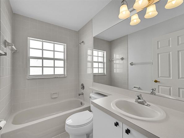 8540 NW 46th Dr, Coral Springs FL 33067