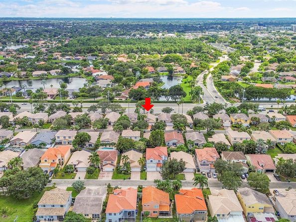 8540 NW 46th Dr, Coral Springs FL 33067