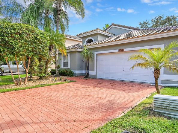 8540 NW 46th Dr, Coral Springs FL 33067