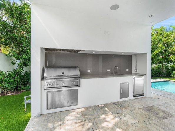 810 Palm Trail, Delray Beach FL 33483