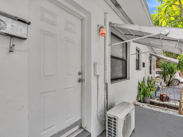 560 NE 15th Ave, Fort Lauderdale FL 33301
