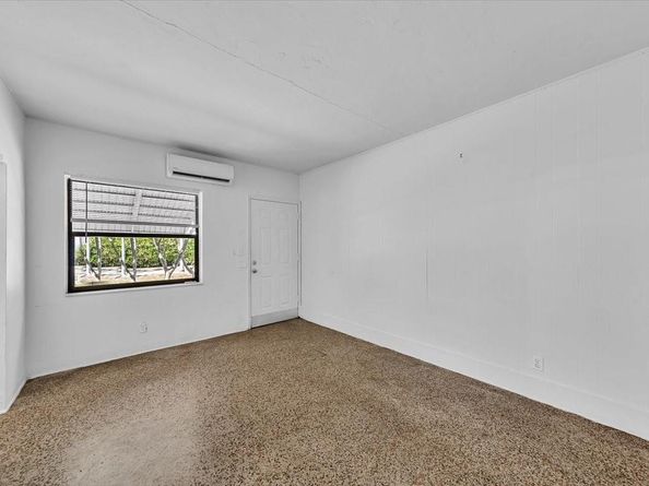 560 NE 15th Ave, Fort Lauderdale FL 33301