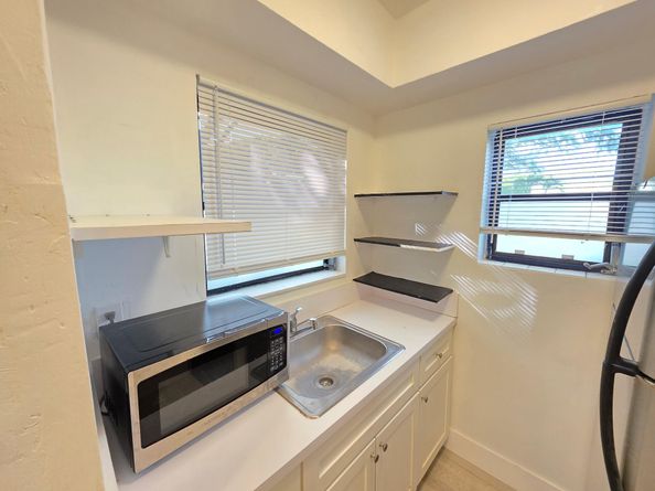 560 NE 15th Ave, Fort Lauderdale FL 33301