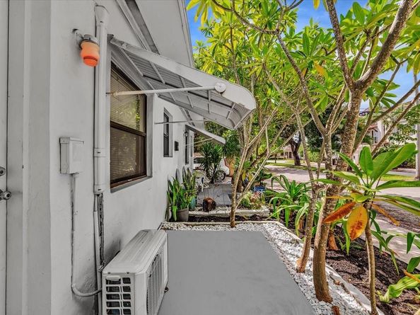 560 NE 15th Ave, Fort Lauderdale FL 33301