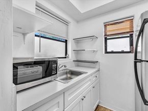 560 NE 15th Ave, Fort Lauderdale FL 33301