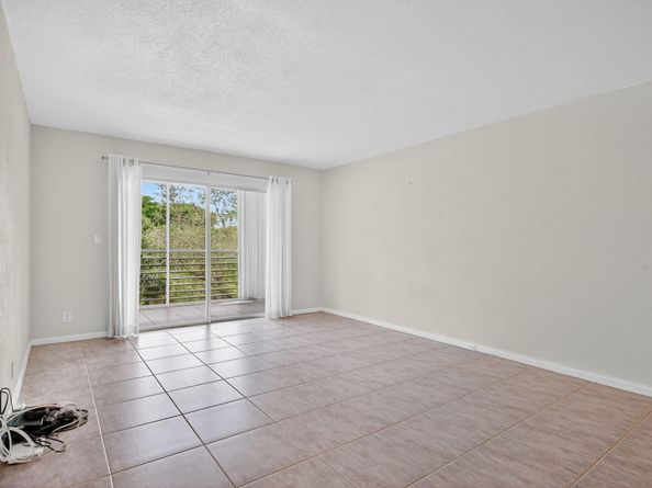 2301 Lucaya Ln M4, Coconut Creek FL 33066