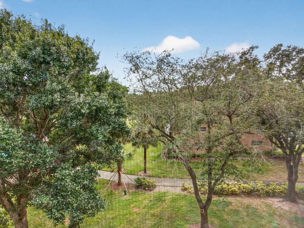 2301 Lucaya Ln M4, Coconut Creek FL 33066