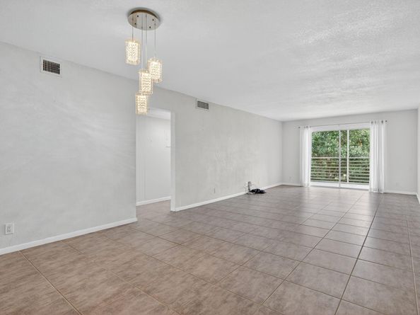 2301 Lucaya Ln M4, Coconut Creek FL 33066