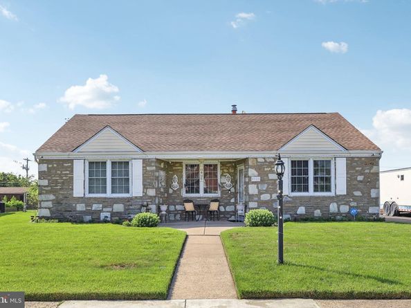 9959 Ferndale Street, Philadelphia PA 19115