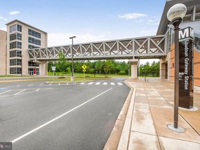 21895 Elkins Terrace 301, Sterling VA 20166
