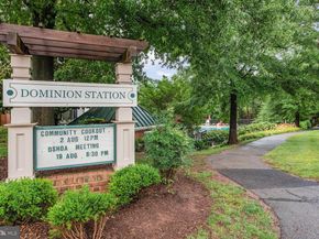 21895 Elkins Terrace 301, Sterling VA 20166