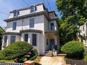 113 W Queen Lane