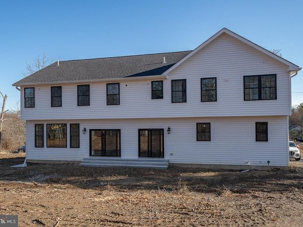 2627 County Line Rd, Chalfont PA 18914