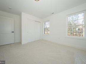 2627 County Line Rd, Chalfont PA 18914