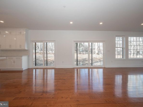 2627 County Line Rd, Chalfont PA 18914