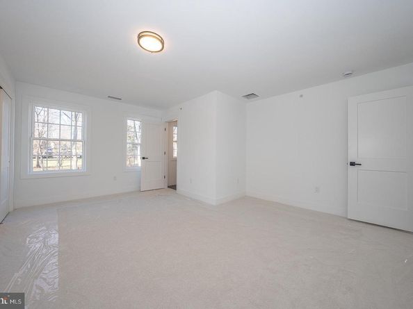 2627 County Line Rd, Chalfont PA 18914