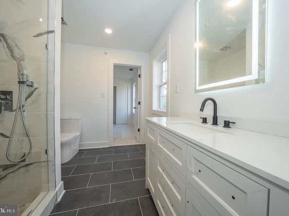 2627 County Line Rd, Chalfont PA 18914