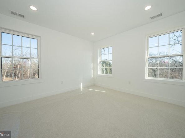 2627 County Line Rd, Chalfont PA 18914