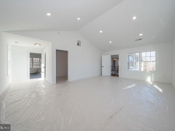2627 County Line Rd, Chalfont PA 18914