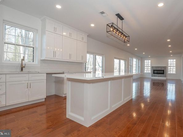 2627 County Line Rd, Chalfont PA 18914