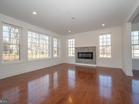 2627 County Line Rd, Chalfont PA 18914
