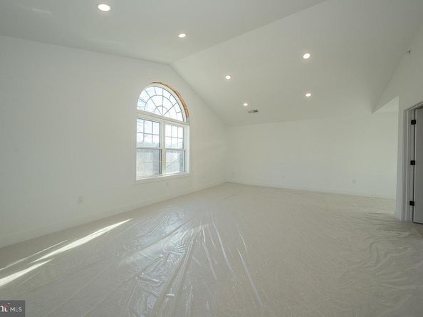 2627 County Line Rd, Chalfont PA 18914