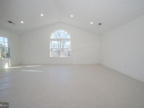 2627 County Line Rd, Chalfont PA 18914