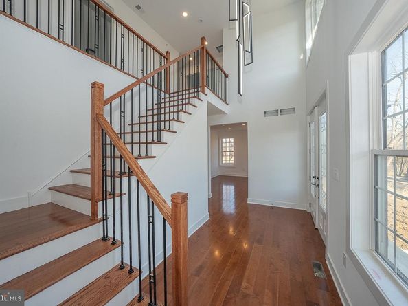 2627 County Line Rd, Chalfont PA 18914