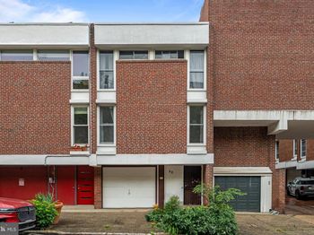32 University Mews